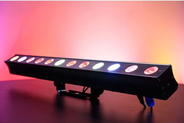 LED Lichtbar mit farbiger Bühnenbeleuchtung